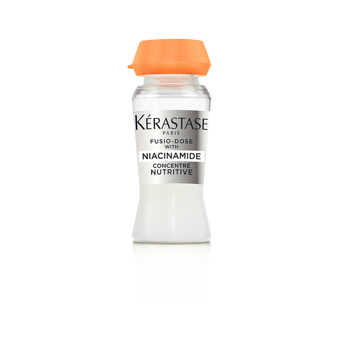 Produto Kérastase Fusio-Dose with Niacinamide em fundo branco
