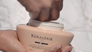 máscara para tratar cabelo encrespado