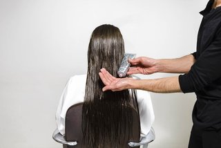 Passo 1 do Tutorial Deconstructed French Twist Kérastase