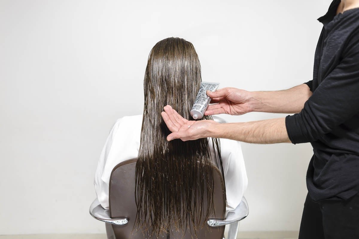 Passo 1 do Tutorial Volume Blowout Kérastase