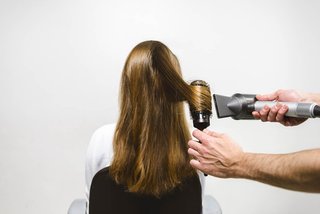 Passo 2 do Tutorial Wrapped Chignon Kérastase