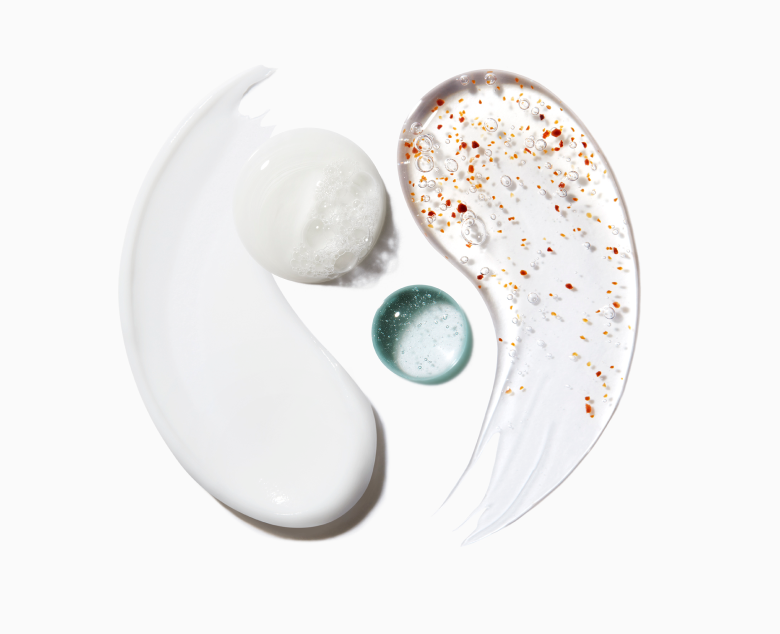 Textura dos ingredientes do sérum da gama Symbiose da kérastase em fundo branco